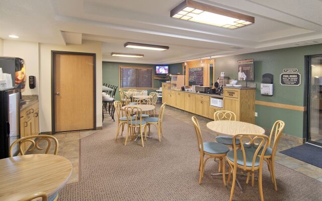 Boarders Inn & Suites by Cobblestone Hotels - Faribault