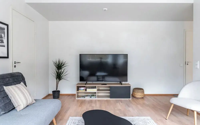 1BR Apt with Sauna - Balcony - Parking