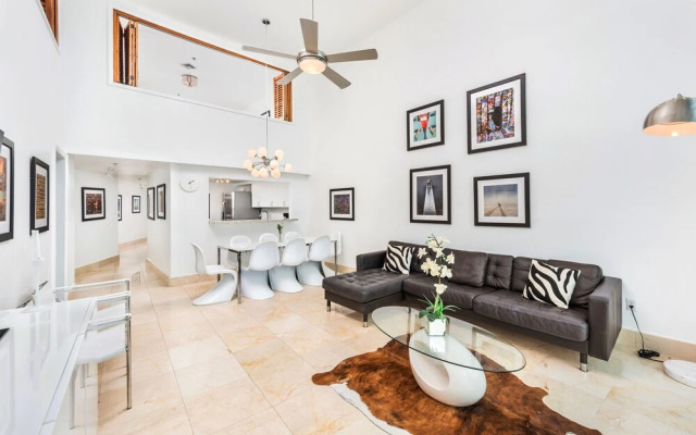 Private Residence at Castle Beach by LRMB