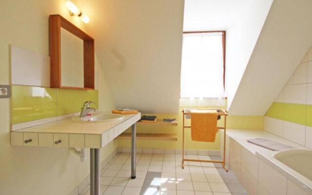 Gîte Juvigny-Sous-Andaine, 6 pièces, 12 personnes - FR-1-497-18