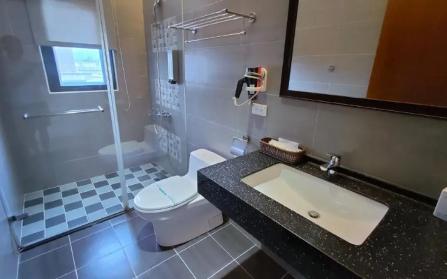 Riverbank Villa