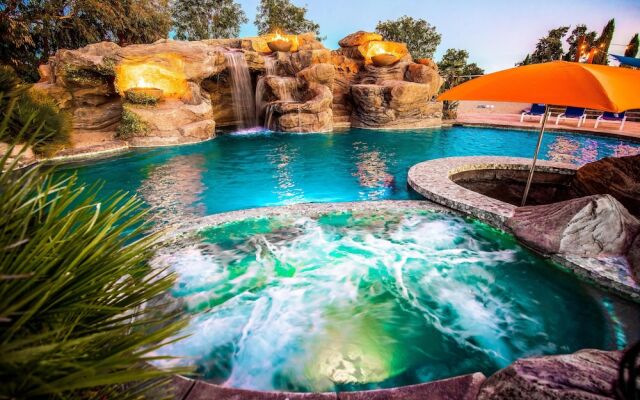 The Mermaid by AvantStay | Prvt Estate w/Swim-Up Bar, Volleyball Crt | Sleeps 14