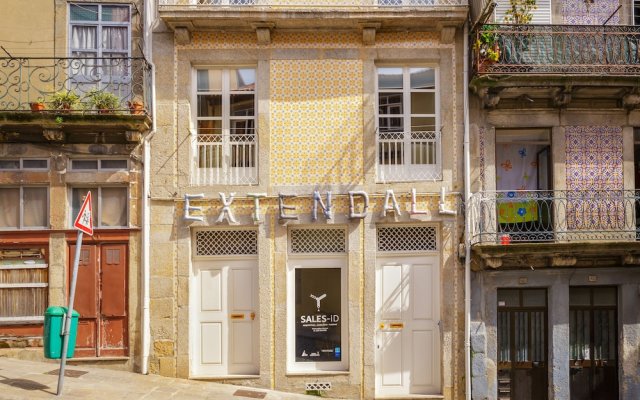 "room in Apartment - Stay in the Heart of Porto!"