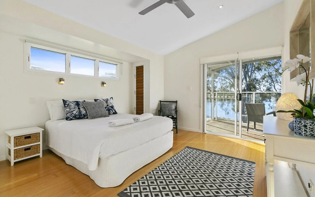 Stunning River House - 51 Hilton Esplanade