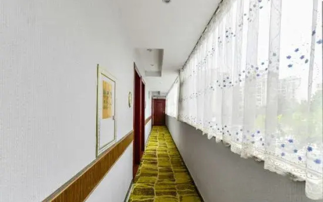 Xingyuexing Hotel (Zhuhai Gongbei Port)