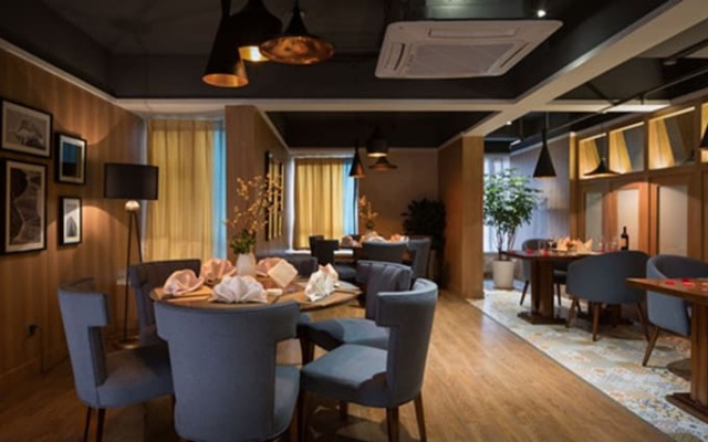 Prolit Hotel (Dazhou Luofu Square Railway Station)