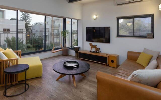 Boutique Penthouse 2BR Basel-HolyGuest