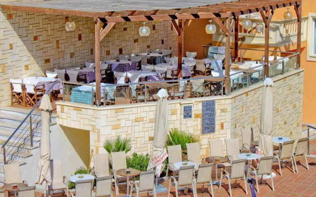 Porto Kalamaki Hotel