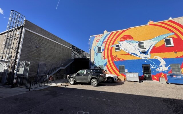 Pine Street Loft –Just steps from Old Town Square!