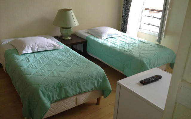 Au Royal Mad Hotel