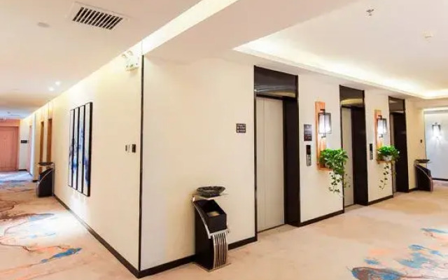 Gujing Junlai Hotel (Luhe Convention & Exhibition Center)
