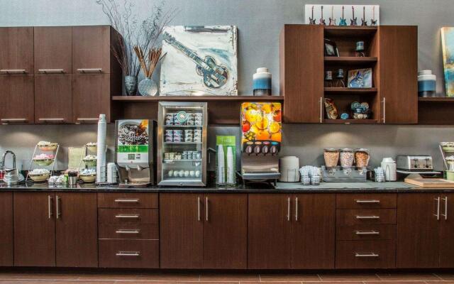 Quality Suites Nashville Airport