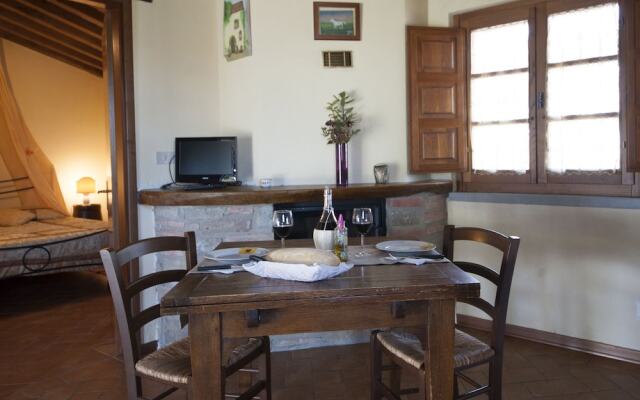 Cozy Holiday Home in Castiglion Fiorentino with Jacuzzi