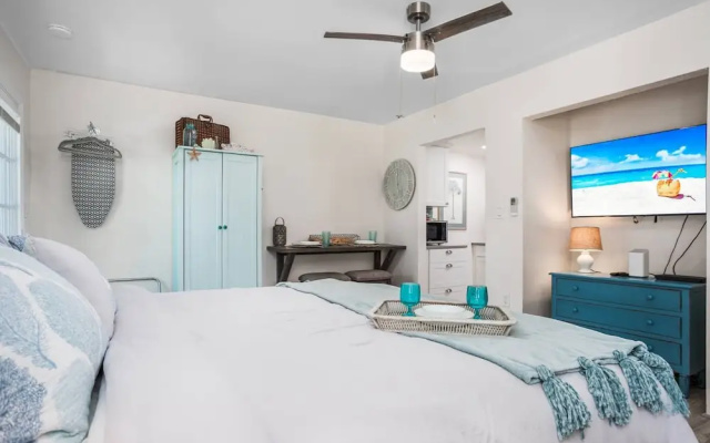 Pelican Gardens Studio 3 on Lido Key