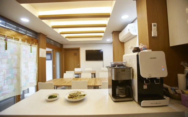 Go Woon Dang Hanok Guest House