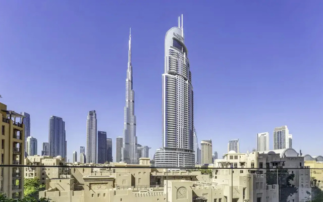 Sleek 1BR in Burj Royale with Canal View