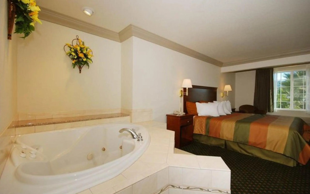 Cloverdale Wine Country Inn & Suites