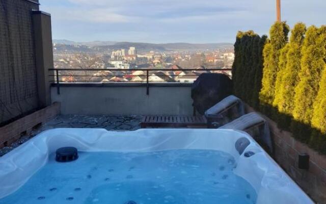 The Golfer Apartment with Jacuzzi