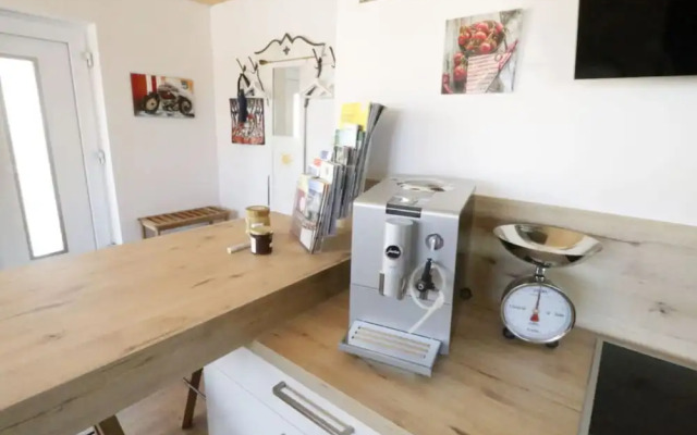 Welcoming Apartment Near Lake