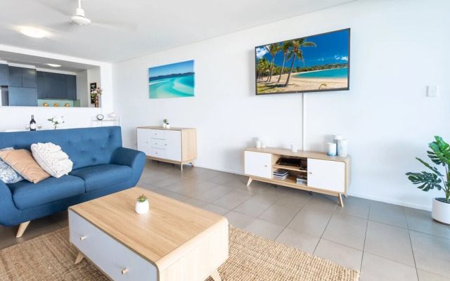 Stunning Sea Views Azura 7 Airlie & Wifi