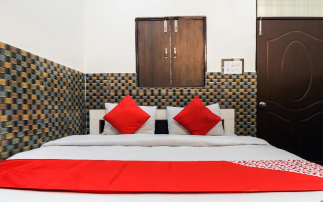Trimurti Guest House by OYO Rooms