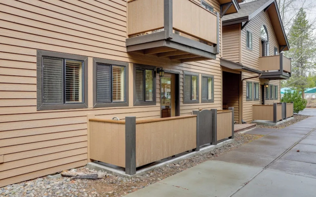 Sunriver Vacation Rental w/ Community Hot Tub!