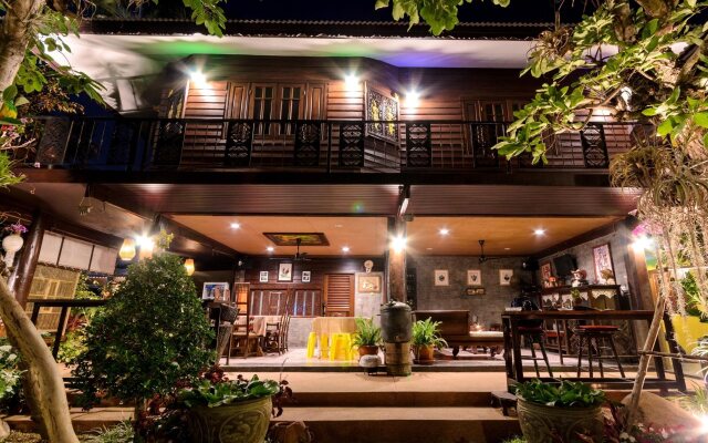 Baankeaw Huenkwan Boutique Hotel