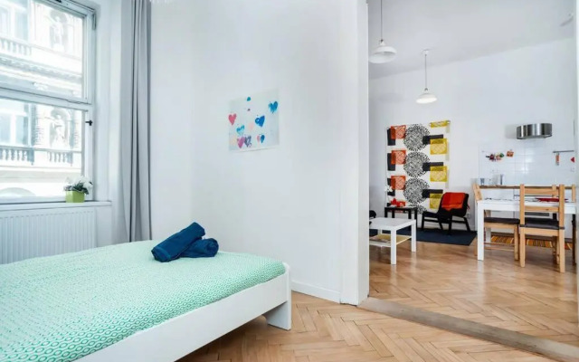 Bright, Spacious Apartment in the Historic Centre