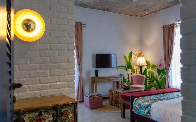 The Sierra - By The Lake