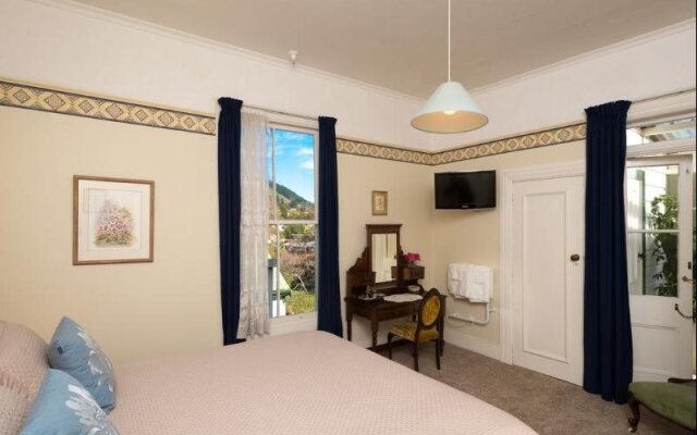Sussex House Bed & Breakfast