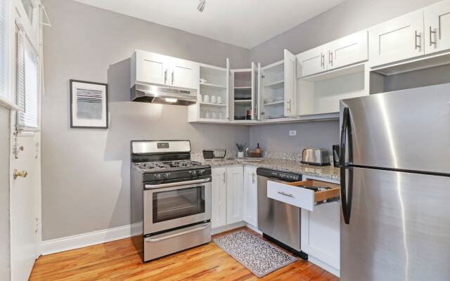 1BR Apt with Modern Elegance in Boystown