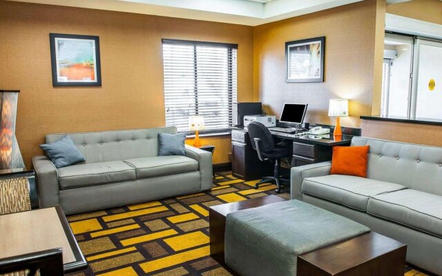 Comfort Inn East
