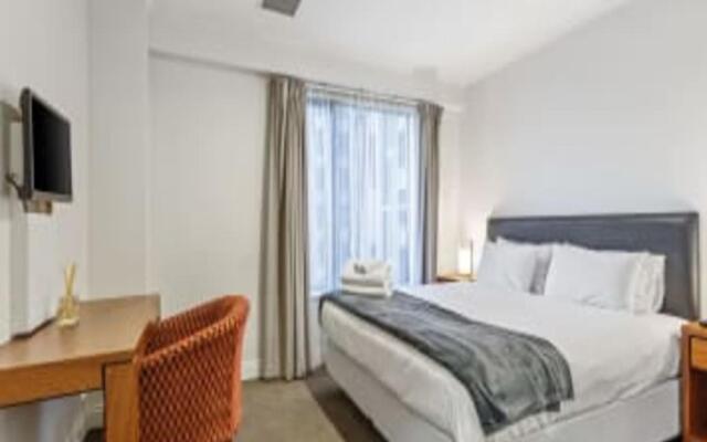 Superking Bed In Stylish Apartment On Queen Street