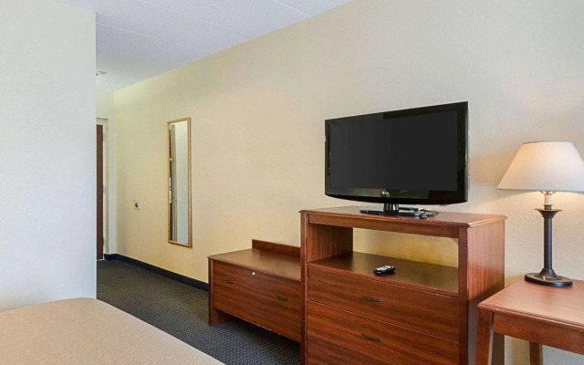 Quality Inn & Suites Worcester MA