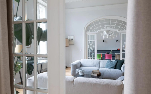 2200SQFT Luxury Apartment in City Center