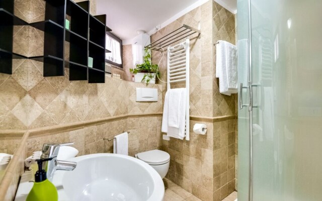 Charming Flat 1 Minute on Foot From Colosseum