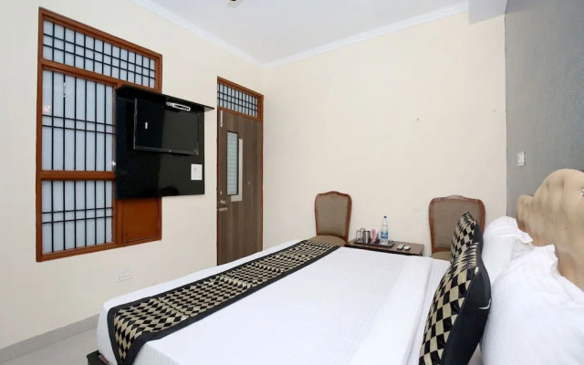 OYO 12745 Hotel Red House