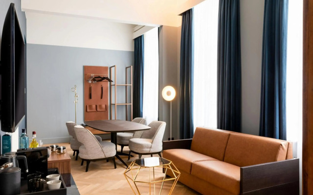 Sapphire House Antwerp, Autograph Collection