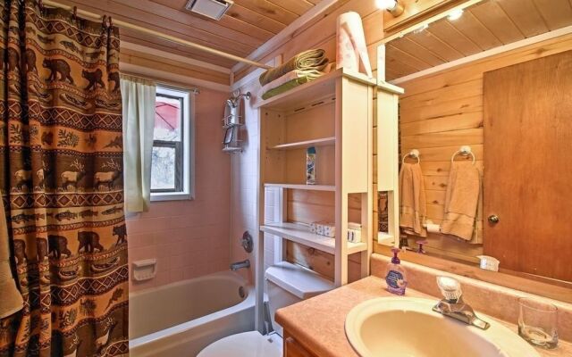 Secluded W/ Game Room & Huge Wraparound Deck 3 Bedroom Cabin