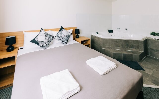 Voyager Motel