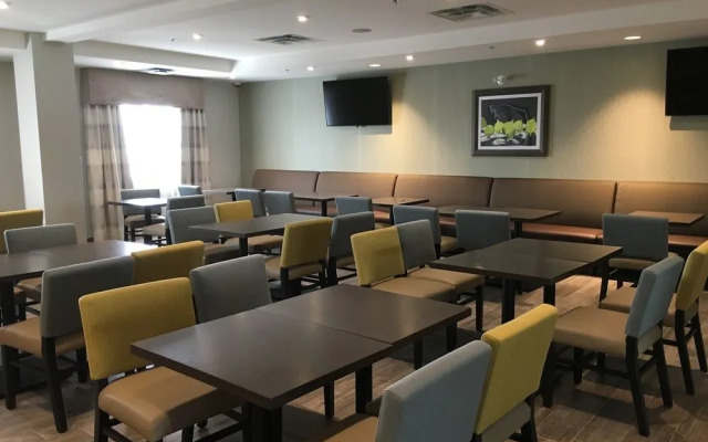 Days Inn and Suites Airdrie