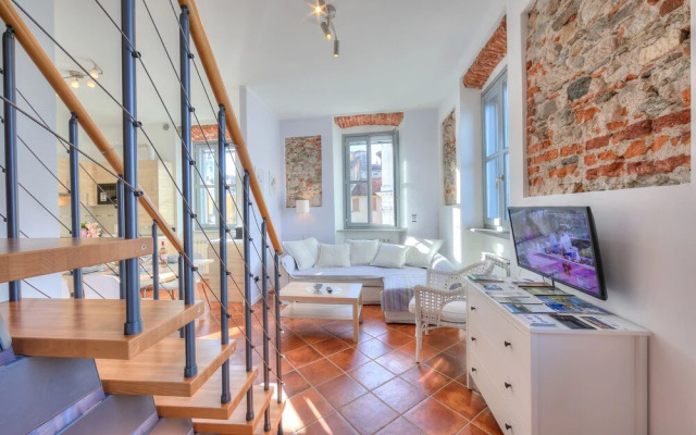 La Voce Del Lago Pied Dans L' Eau