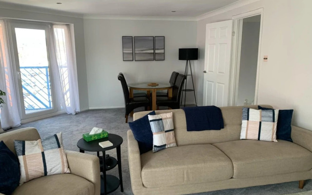 Charming 2-bed Apartment in Swansea