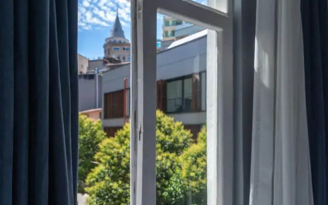 Apartment with Garden View