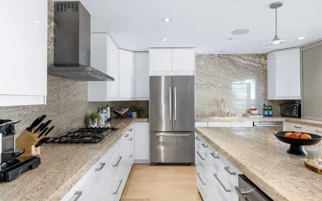 Luxury Hollywood Hills Home With Pool, Outdoor Dining & Iconic Views Skyline Chalet