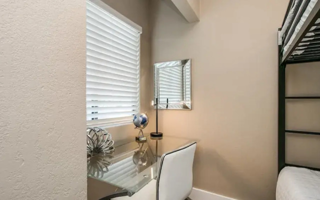 Amazing Remodeled Scottsdale 5 Bdrm W/pool!