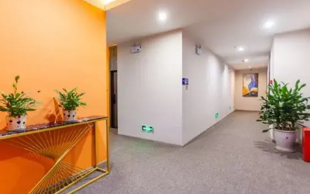 Santai Longtingyi Theme Hotel