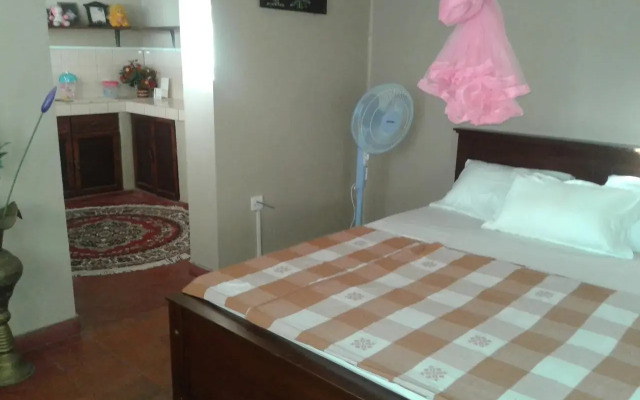 Kandy Hill Breeze ( Home Stay)