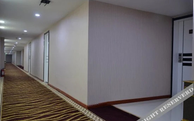 Yinglun Holiday Hotel