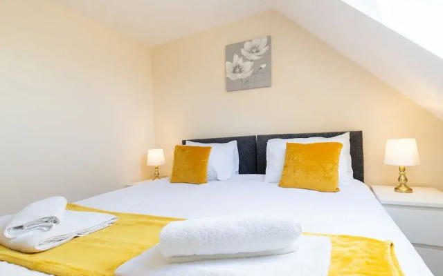 Velvet 1-bedroom Penthouse, Clockhouse, Hoddesdon